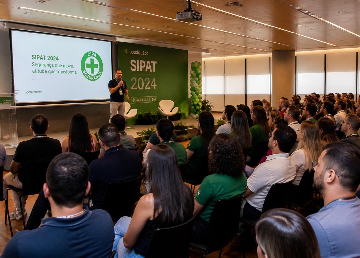 Palestra de SIPAT em ambiente corporativo com participação dos colaboradores